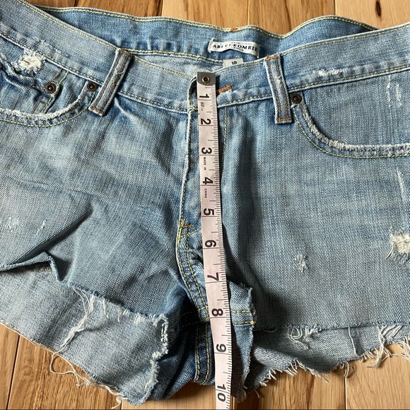 A&F Distressed Light Wash Denim Jean Shorts - Picture 7 of 8